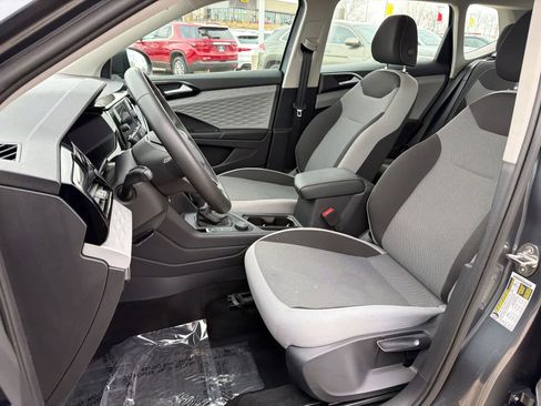 Used 2022 Volkswagen Taos S w/ IQ Drive S Package image 9