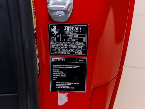 Used 2022 Ferrari SF90 Spider image 24