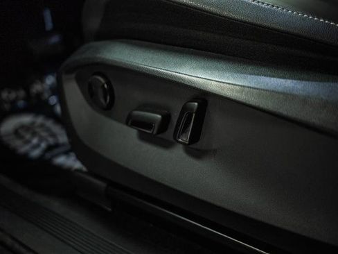 Used 2024 Volkswagen Tiguan SE image 17