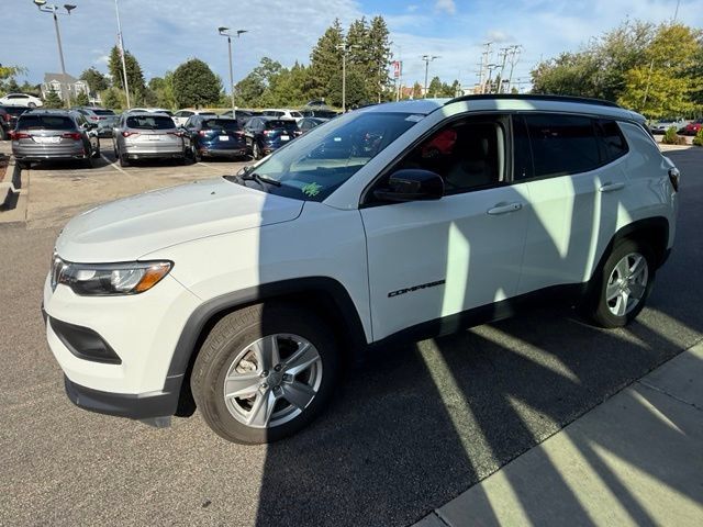 Used 2022 Jeep Compass Latitude FWD image 3