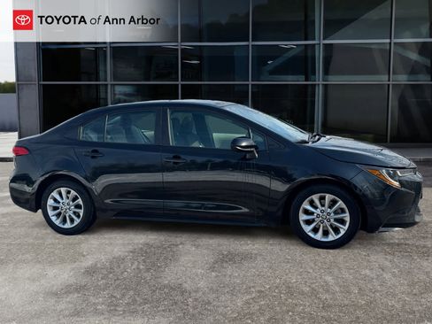 Used 2021 Toyota Corolla LE image 11