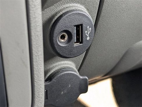Used 2019 Nissan Frontier SL image 23