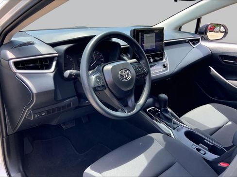 Used 2025 Toyota Corolla LE FWD image 17