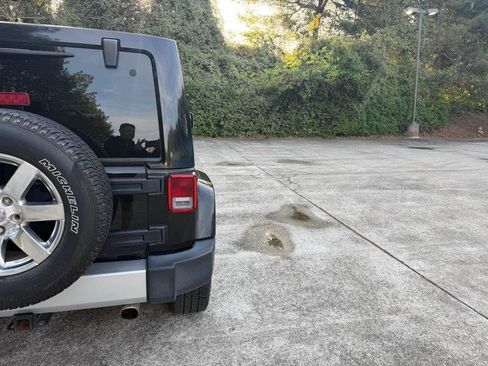 Used 2013 Jeep Wrangler Unlimited Sahara w/ Dual Top Group image 11