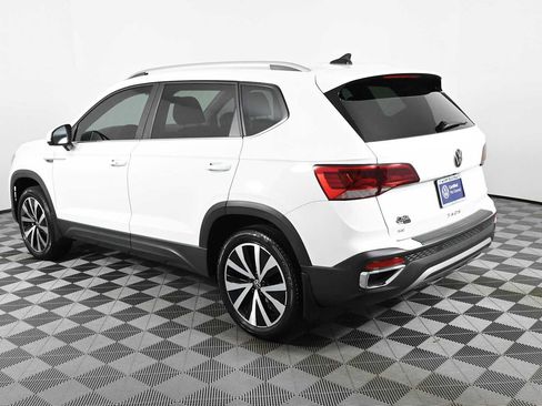 Certified 2024 Volkswagen Taos SE FWD image 4