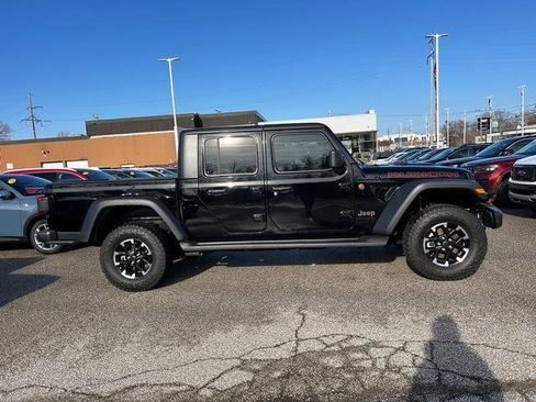 Used 2024 Jeep Gladiator Rubicon w/ Technology Group image 2