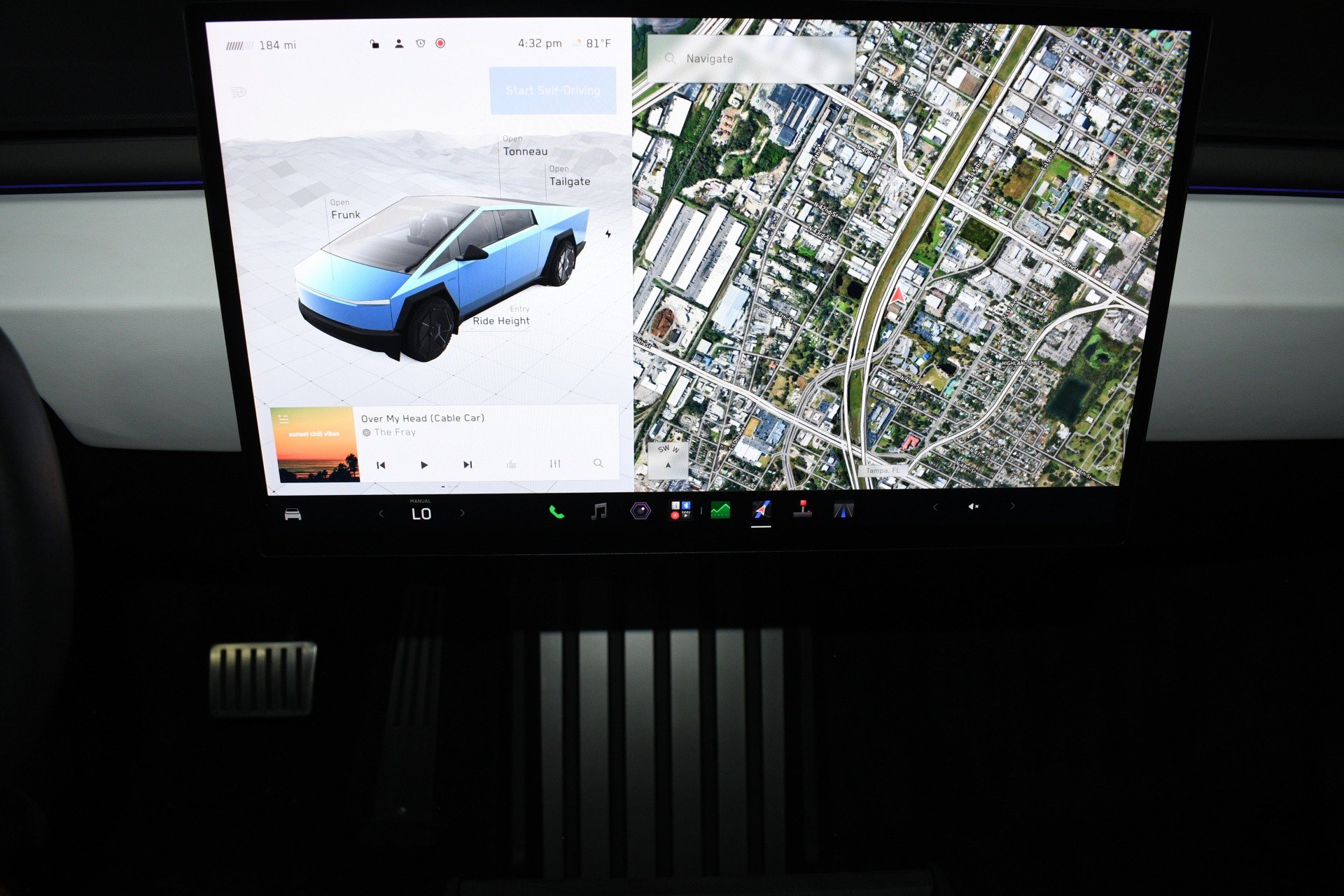 Used 2024 Tesla Cybertruck AWD Crew Cab image 32