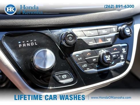 Used 2024 Chrysler Pacifica Touring-L FWD image 19