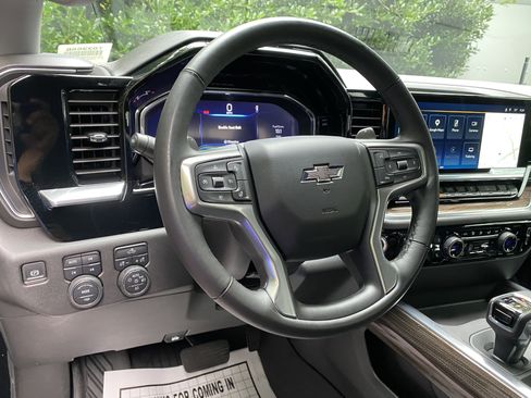 Used 2025 Chevrolet Silverado 1500 LT Trail Boss w/ Convenience Package II AWD/4WD image 17