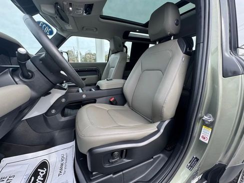 Used 2023 Land Rover Defender 90 S image 17