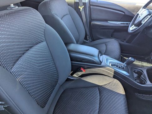 Used 2018 Dodge Journey SXT w/ Connectivity Group image 9