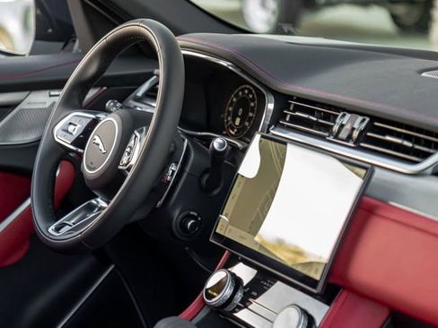 New 2025 Jaguar F-PACE R-Dynamic S image 30