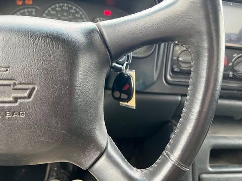 Used 2001 Chevrolet Silverado 1500 LS w/ Firm Ride Suspension Pkg RWD image 20