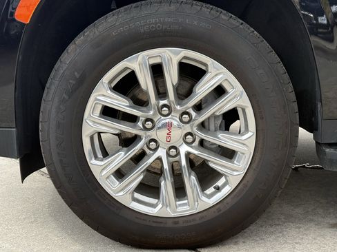 Used 2024 GMC Yukon XL SLT image 12