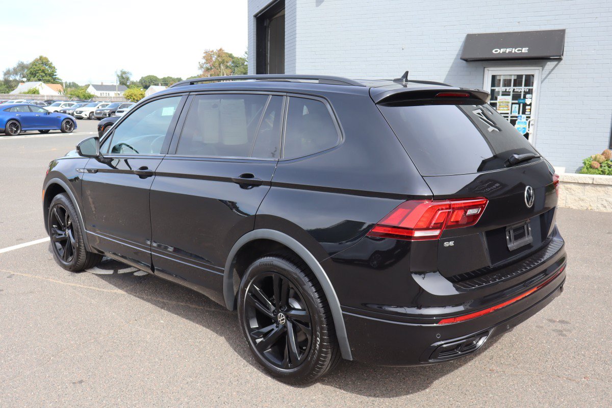 Used 2024 Volkswagen Tiguan SE R-Line AWD/4WD image 8