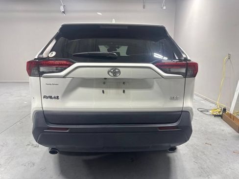Used 2022 Toyota RAV4 XLE Premium FWD image 7