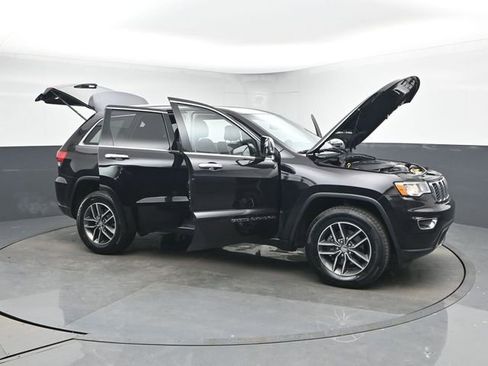 Used 2018 Jeep Grand Cherokee Limited image 48