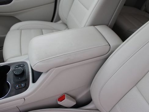 Used 2022 GMC Acadia Denali w/ Denali Technology Package FWD image 26
