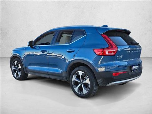 Used 2023 Volvo XC40 B5 Plus image 7