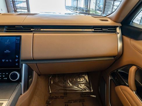 Used 2022 Land Rover Range Rover SV AWD/4WD image 16