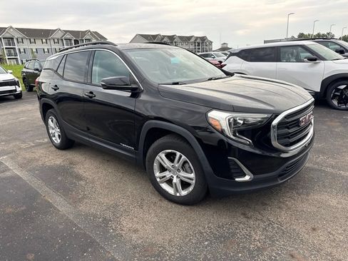 Used 2020 GMC Terrain SLE w/ Driver Convenience Package FWD image 3