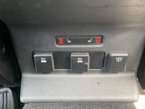 Used 2018 Land Rover Range Rover Velar R-Dynamic SE image 31