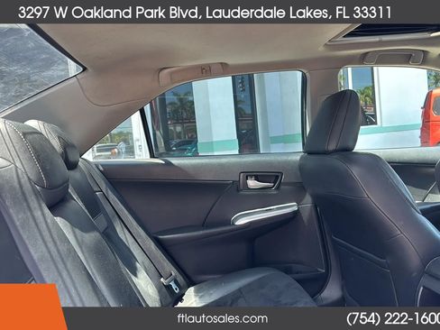 Used 2012 Toyota Camry SE w/ Leather Pkg FWD image 40