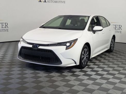 Used 2022 Toyota Corolla LE FWD image 4