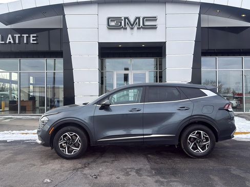 Used 2024 Kia Sportage LX image 1