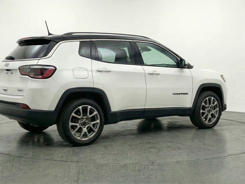 Used 2025 Jeep Compass Limited AWD/4WD image 9