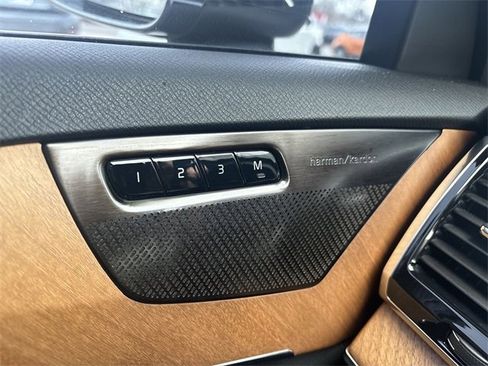 Used 2022 Volvo XC90 T8 Inscription Expression w/ Advanced Package image 32