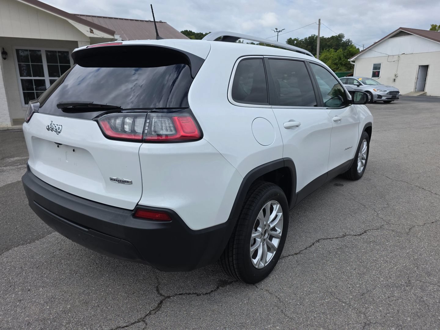 Used 2019 Jeep Cherokee Latitude w/ Popular Appearance Group FWD image 5