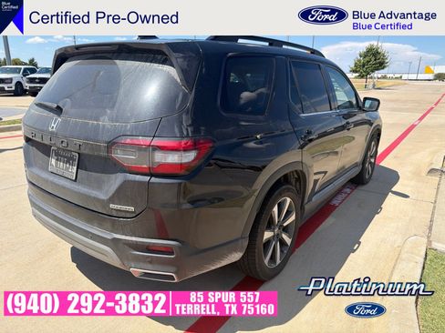 Used 2024 Honda Pilot Touring image 11