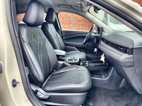 Used 2025 Ford Mustang Mach-E Select AWD/4WD image 28