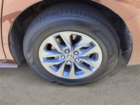 Certified 2022 Toyota Sienna XLE image 14