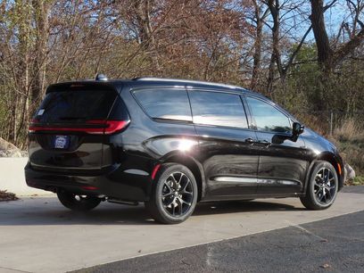 New 2026 Chrysler Pacifica Limited w/ S Appearance Package
