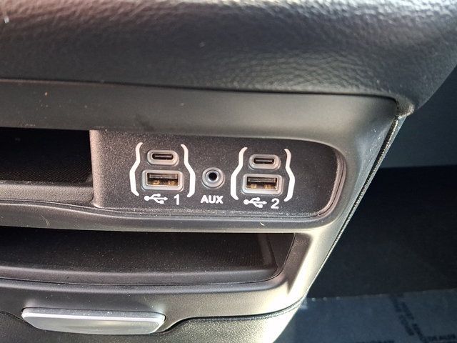 Used 2025 Chrysler Pacifica Select FWD image 25