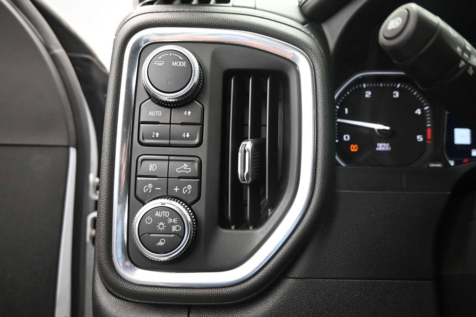 Used 2022 GMC Sierra 3500 Denali AWD/4WD image 19