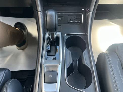 Used 2022 Subaru Ascent Limited w/ Technology Package AWD/4WD image 30