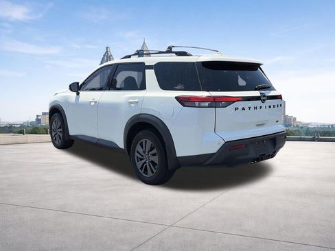 Used 2022 Nissan Pathfinder SV w/ SV Premium Package FWD image 3
