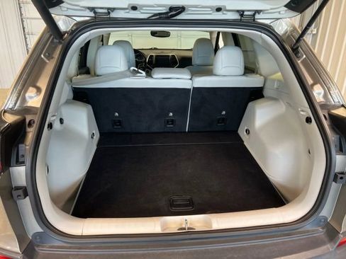 Used 2019 Jeep Cherokee Limited image 14