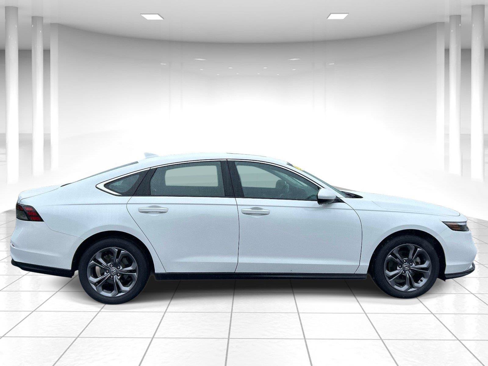 Used 2023 Honda Accord EX image 2
