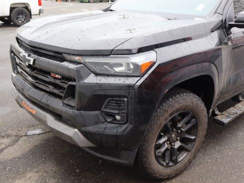 Certified 2025 Chevrolet Colorado Z71 w/ Midnight Edition image 6