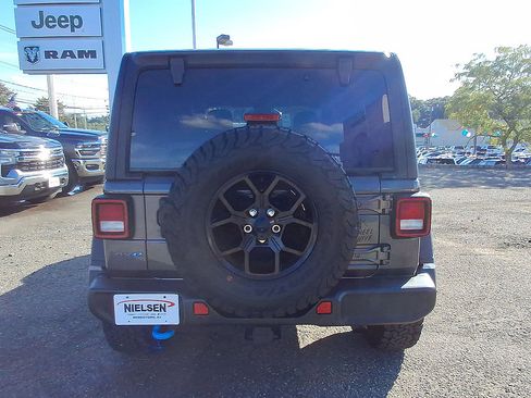 Used 2024 Jeep Wrangler Unlimited AWD/4WD image 29