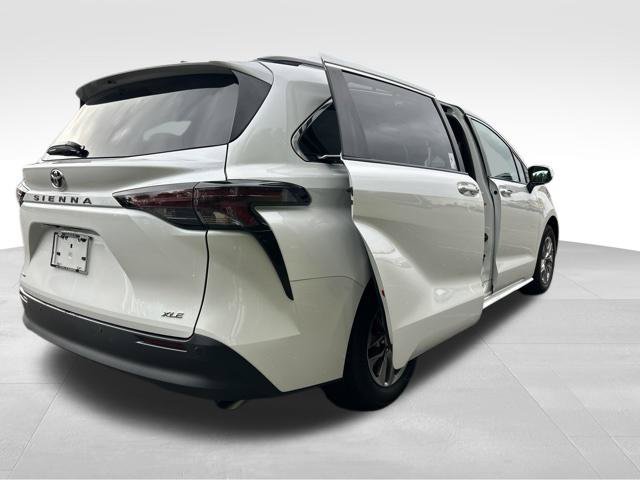 Used 2026 Toyota Sienna XLE AWD/4WD image 23