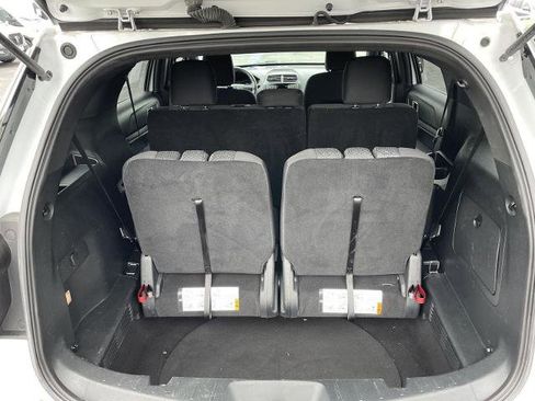 Certified 2018 Ford Explorer XLT FWD image 28