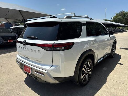 Certified 2025 Nissan Pathfinder Platinum w/ Cargo Package FWD image 7