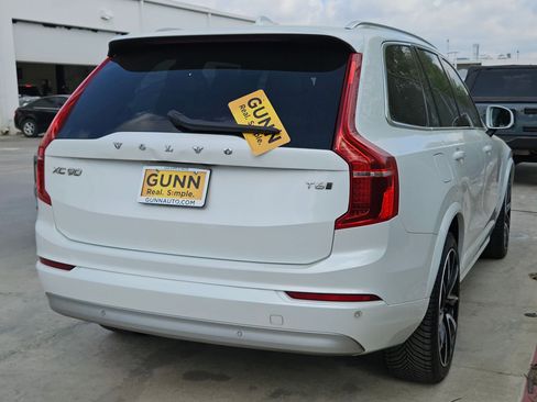 Used 2022 Volvo XC90 T6 Momentum w/ Advanced Package image 2