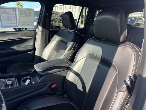 Certified 2024 Jeep Grand Cherokee Limited w/ Luxury Tech Group II image 15