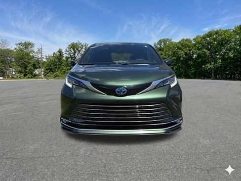 Used 2025 Toyota Sienna Limited AWD/4WD image 3